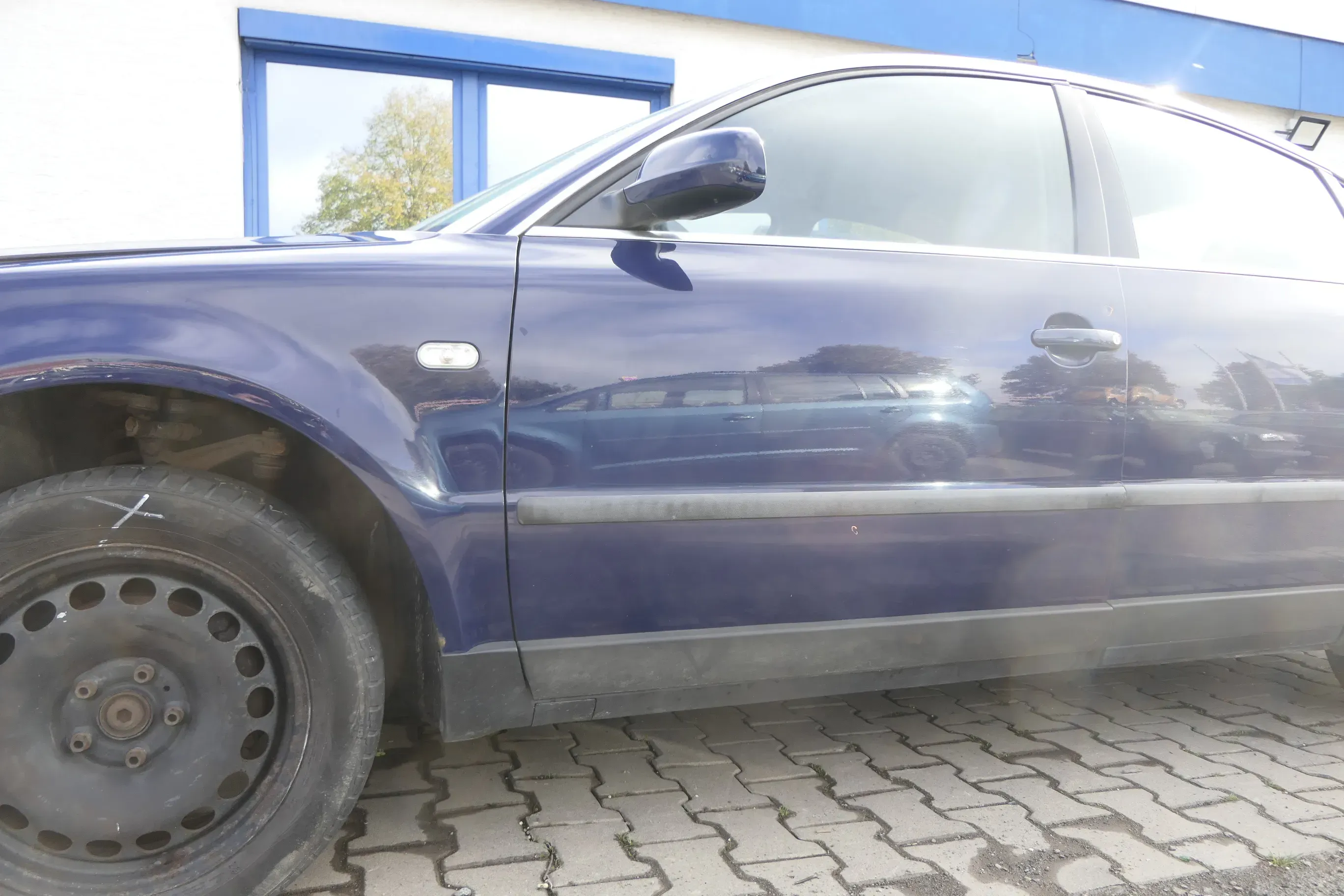Passat 3B 3BG 3B6 Kombi + Limo Tür vorne links Fahrertür blau LA5E ohneAnbaut - Bild 1