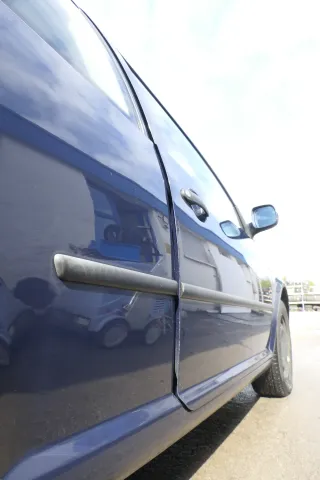 VW Golf 4 Tür vorne rechts Beifahrertür 2/3-Türer blau LA5G ohnAnbauteile - Bild 2