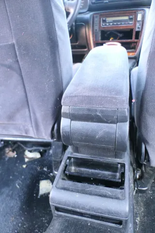 VW Passat 3B Mittelarmlehne Armlehne Lehne Mitte Original schwarz dunkel Velour - Bild 1