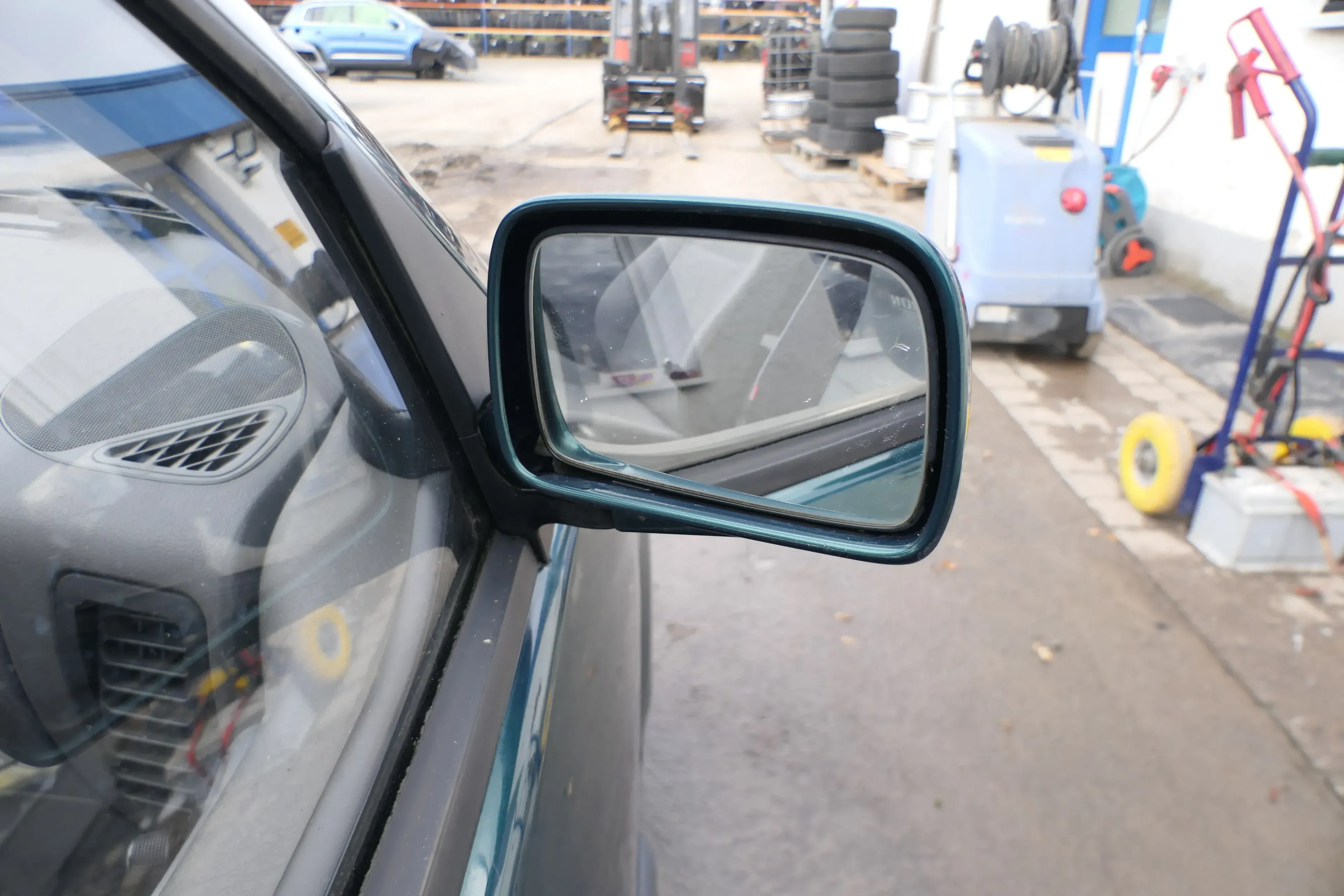 VW Polo 6N manueller manuell Spiegel Außenspiegel rechts mit Glas grün LC6P - Bild 1
