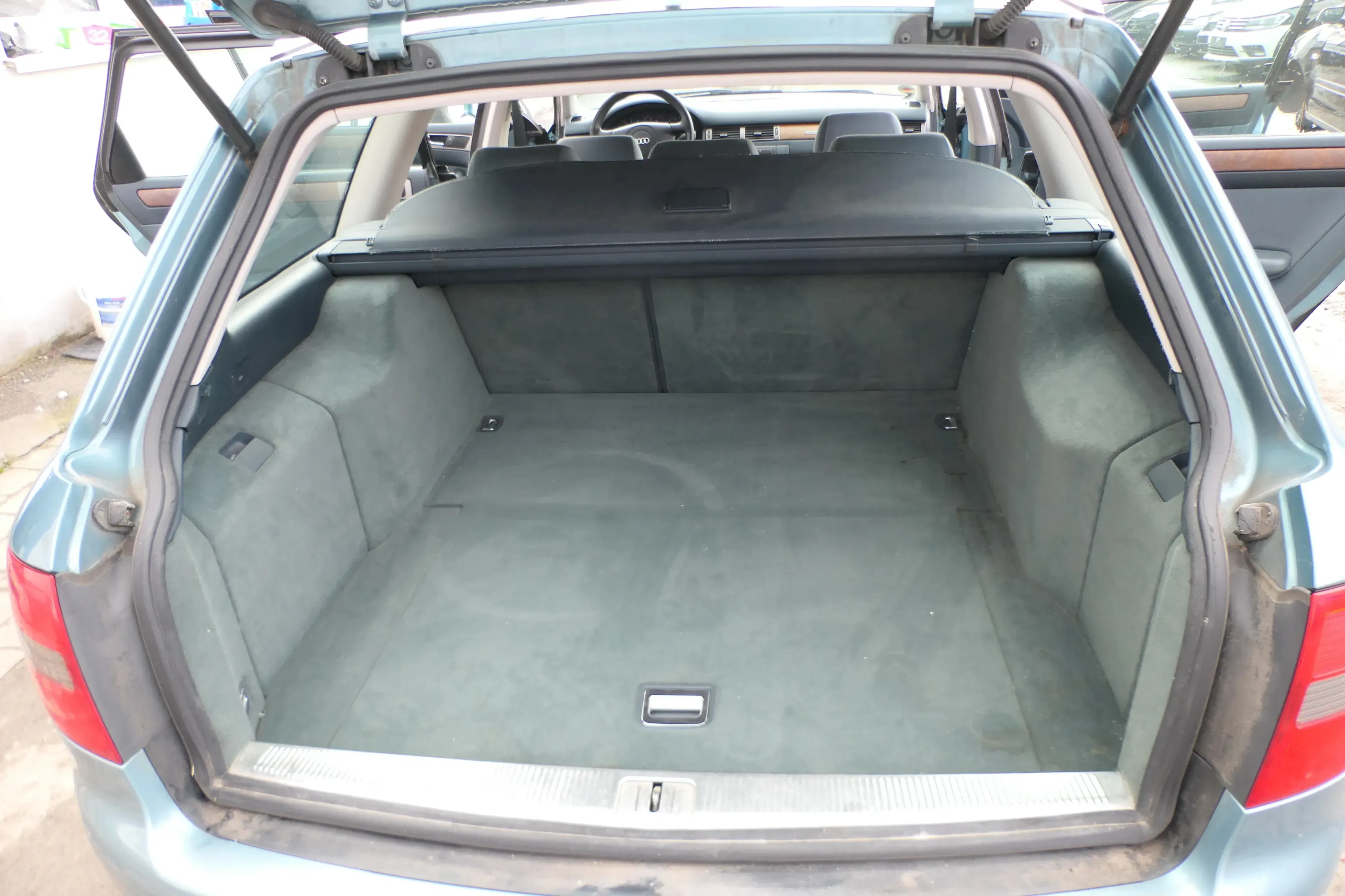 Audi A6 4B Kombi Verkleidung Teppich Kofferraum Kofferraumteppich grün lagos - Bild 1