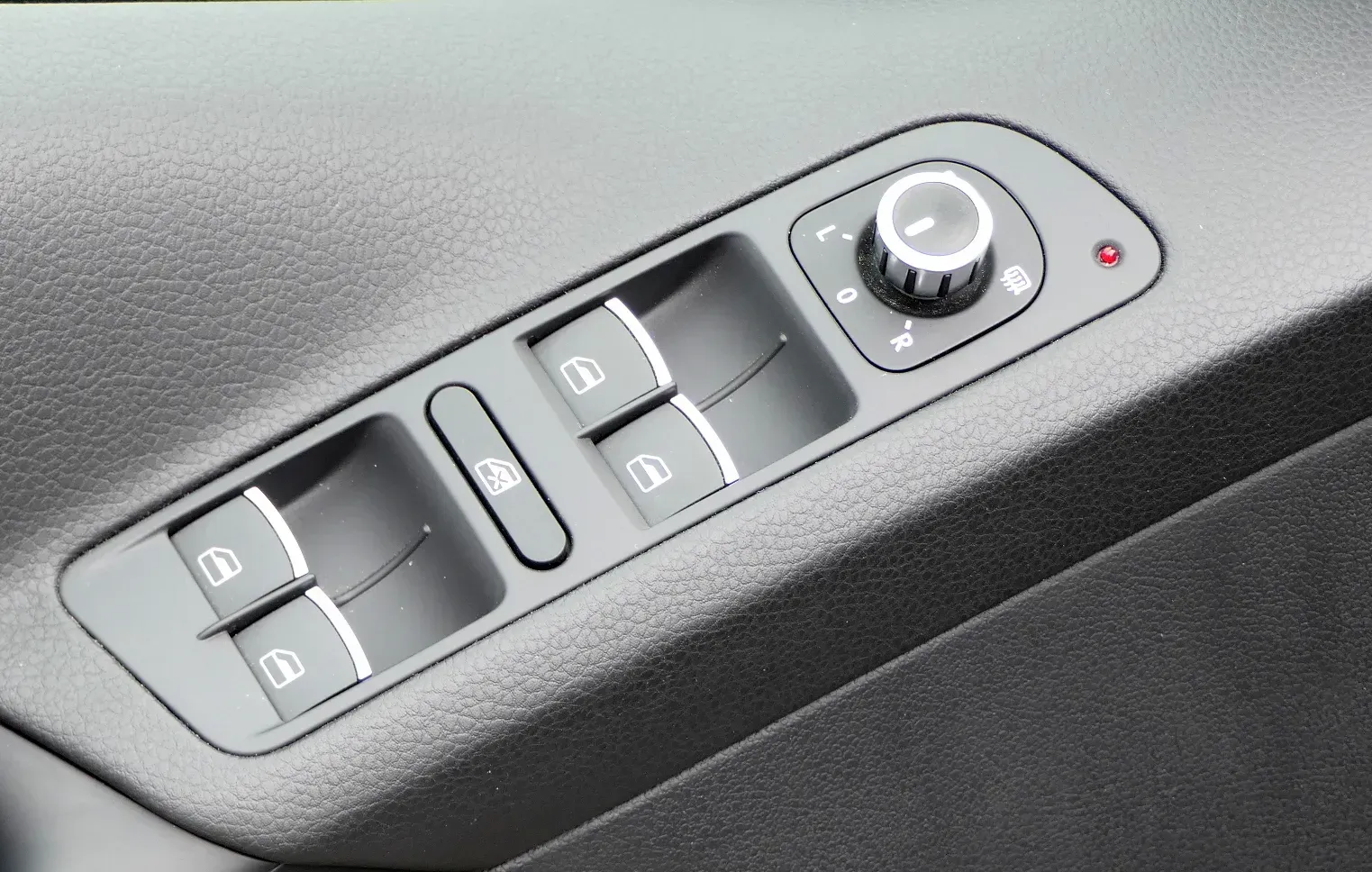 VW Tiguan 5N ektrischer Fensterheber Schalter vorne links Spiegelschalter - Bild 1