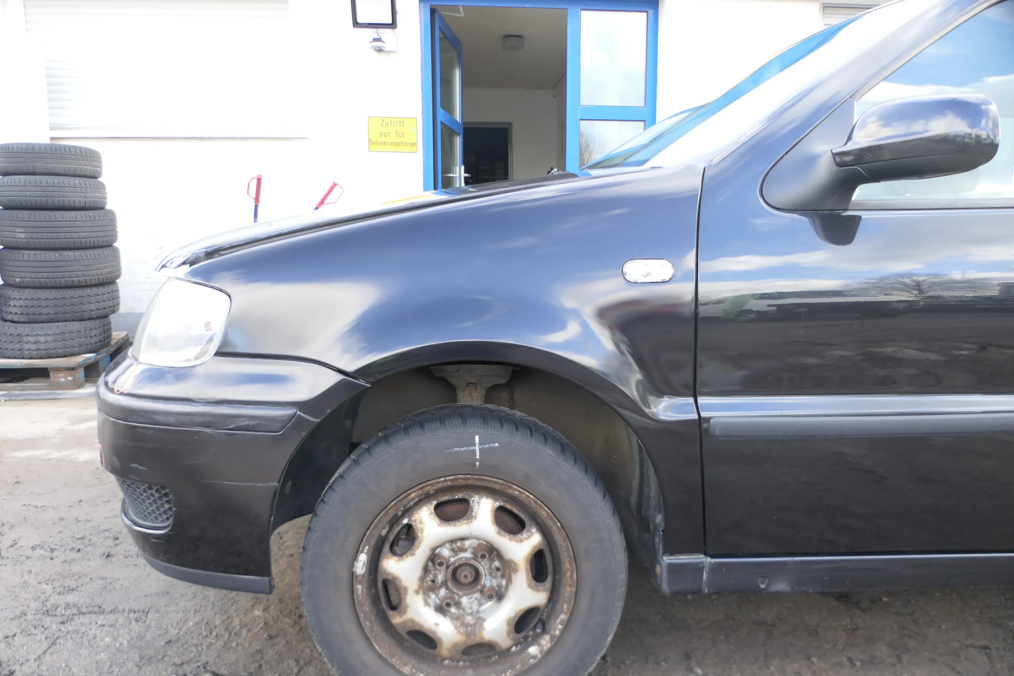VW Polo 6N2 Kotflügel vorne links schwarz LC9Z (bis unterm Schweller) - Bild 1
