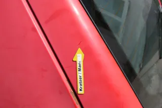 VW Polo 6N Heckklappe Klappe hinten Kofferraumklappe mit Scheibe rot LP3G - Bild 7