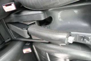 Audi A6 4B Handbremse Feststellbremse schwarz Leder Verkleidung Abdeckung - Bild 1