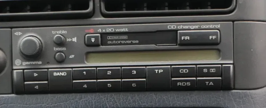 VW Golf 3 Passat T4 Radio original Gamma  autoreverse 4x 20 Watt CD changer - Bild 1