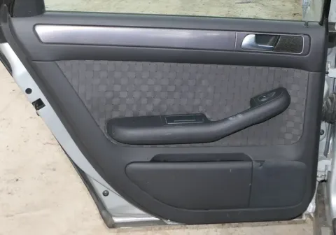 1x A6 4B Türverkleidung Verkleidung Tür hinten links schwarz soul Griff