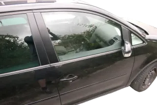 VW Touran 1T 1T3 Tür vorne rechts Beifahrertür schwarz LC9Z - ohne Anbauteile - Bild 1