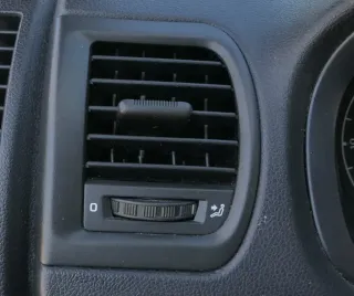 Skoda Fabia Roomster 5J Lüftungsdüse Düse Lüftung vorne linls 5J0819701M - Bild 1