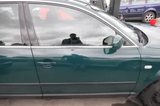 VW Passat 3B 3BG Kombi + Limo Tür vorne rechts Beifahrertür grün LB6G (ohneAnbau - Bild 1