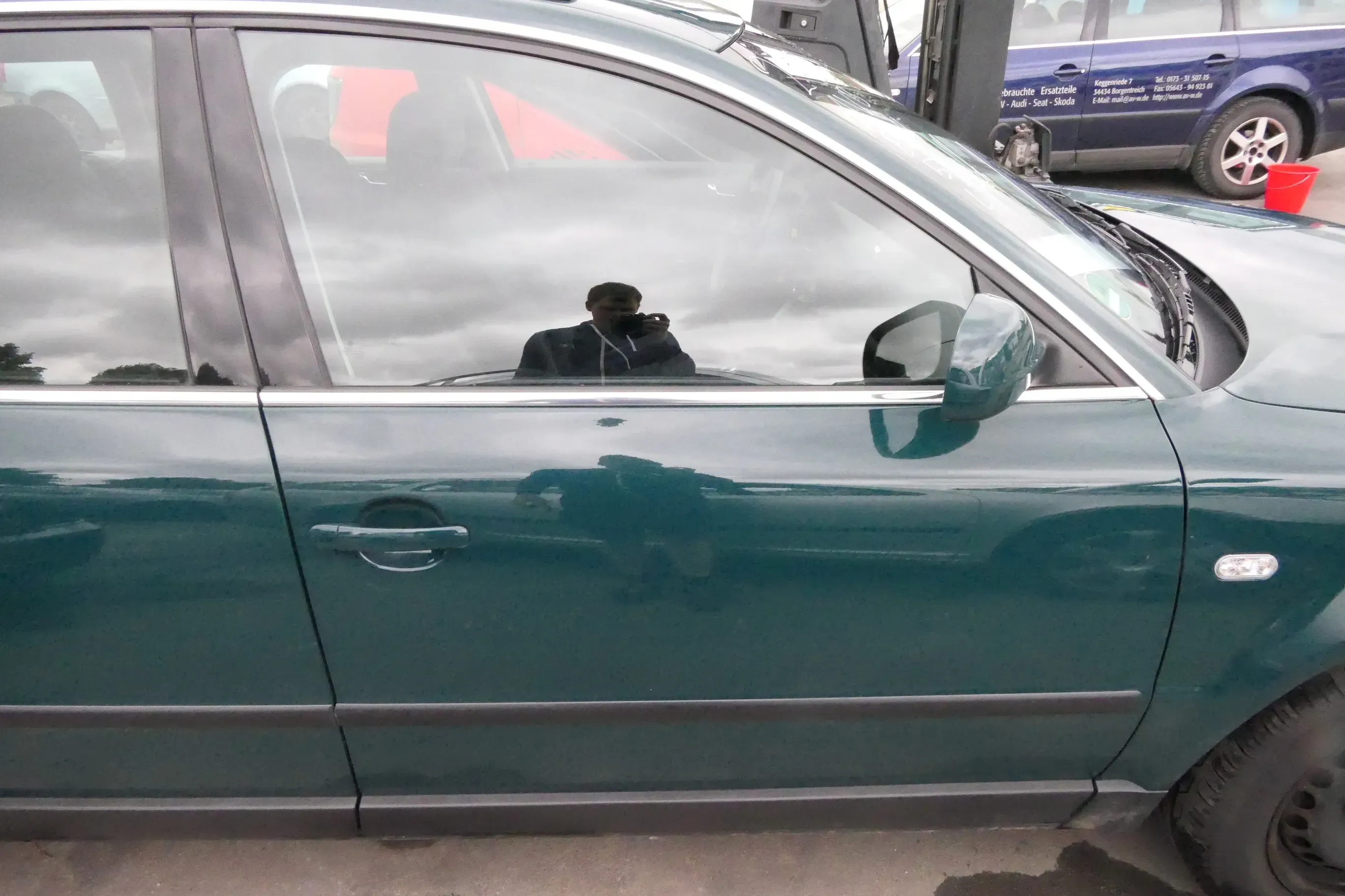 VW Passat 3B 3BG Kombi + Limo Tür vorne rechts Beifahrertür grün LB6G (ohneAnbau - Bild 1