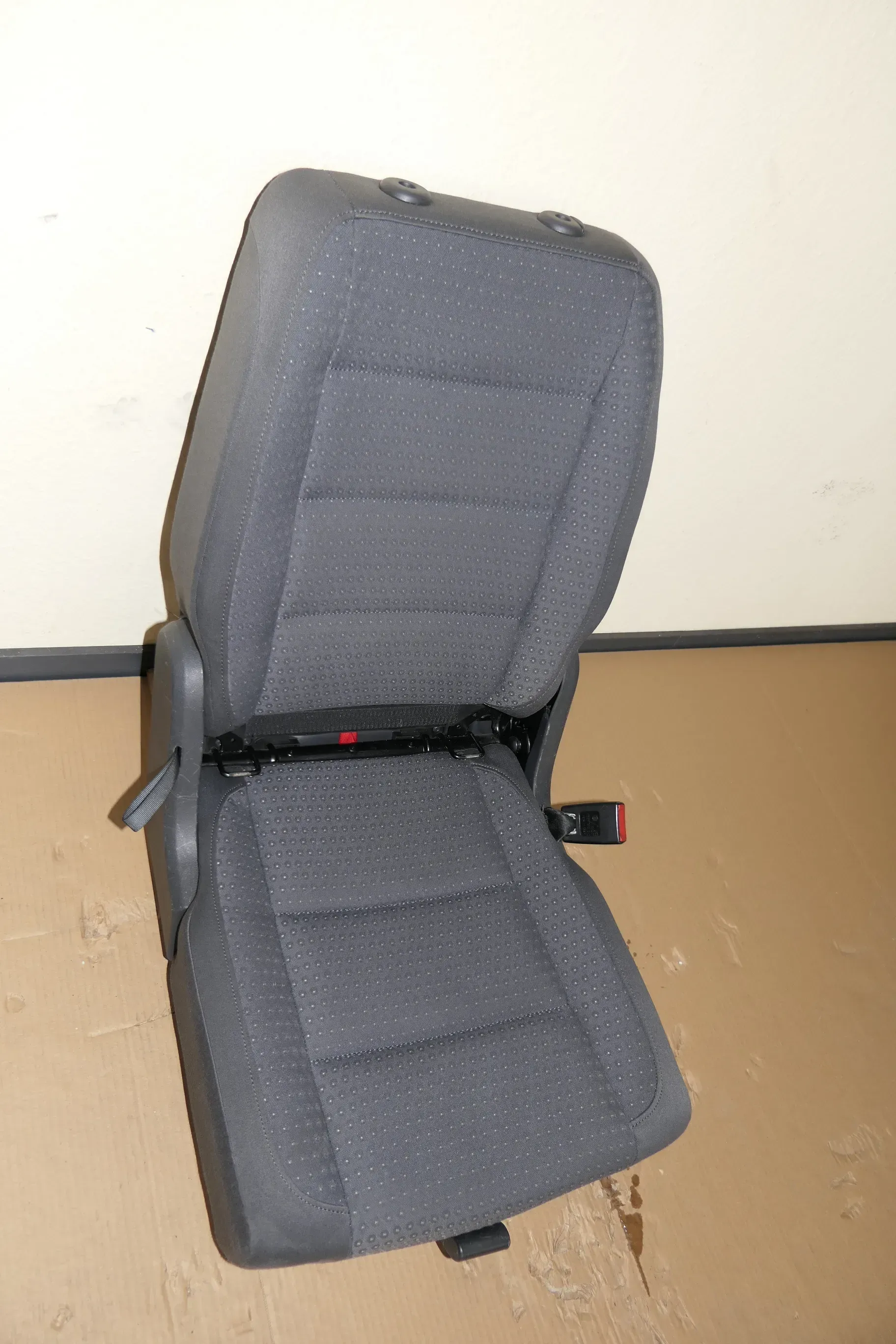 VW Touran Sitz hinten rechts (hinter Beifahrersitz) Rücksitz anthrazit - Isofix - Bild 1