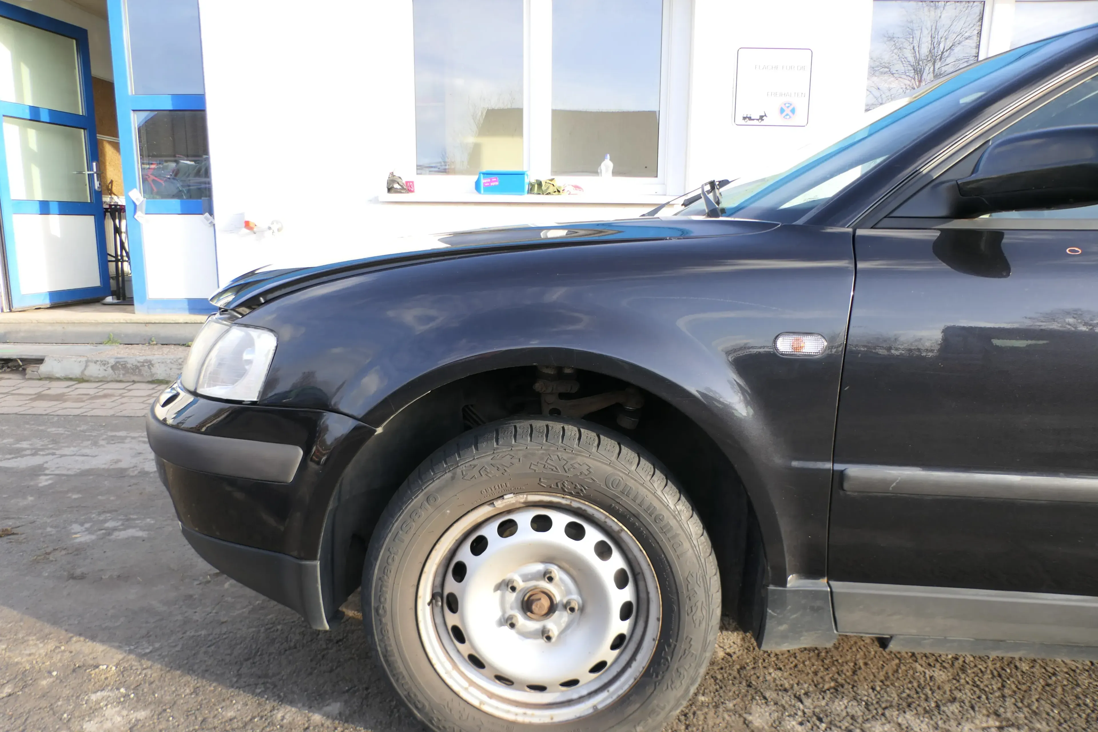 VW Passat 3B Kotflügel vorne links schwarz LC9Z blackmagic - Bild 1