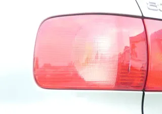 Audi 80 Limousine hinten links außen Rückleuchte original  Rücklicht 8A0945217C - Bild 2