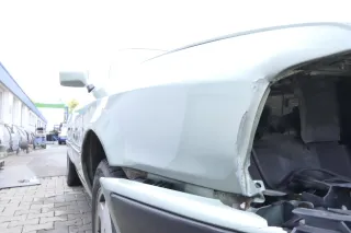 Audi 80 Kotflügel vorne rechts grün LY6N - Beule - Dellen - Bild 2