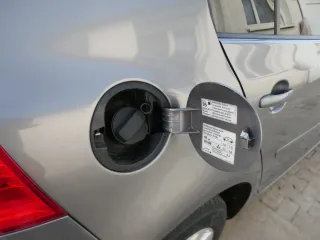 VW Golf 5 Tankdeckel Klappe Tankklappe Deckel Tank grau LA7T - Bild 3