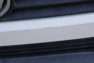 VW T4 kurze Version Grill Kühlergrill VW Zeichen Logo weiß 701853653 - Bild 6