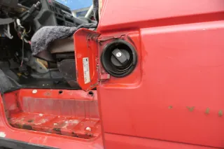 VW T4 Tankdeckel Tankklappe Tank Deckel Klappe rot - Bild 2