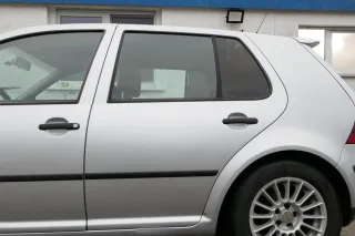 VW Golf 4 Limousine Tür hinten links silber LA7W (KEINkombi) - Bild 1