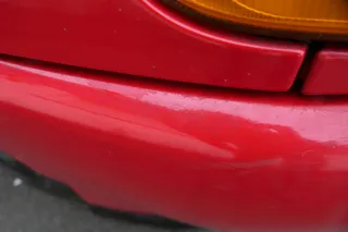 VW Polo 6N Stoßstange vorne 2-geteilte Frontstoßstange rot LP3G Stoßfänger - Bild 13