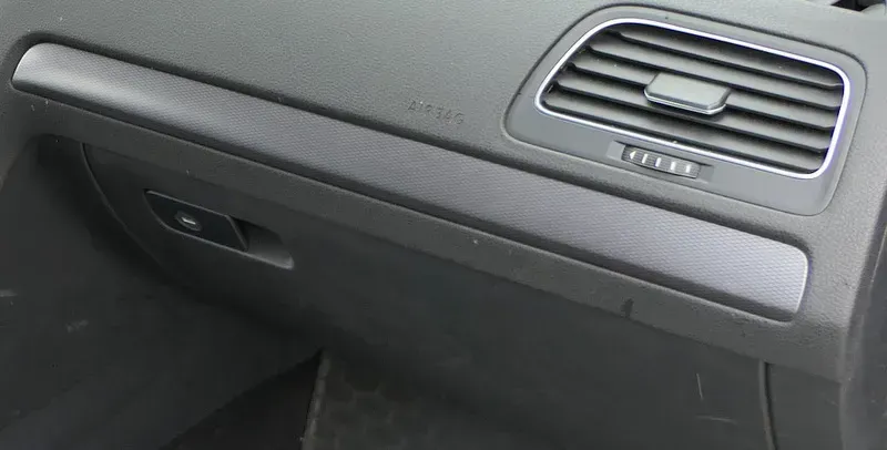 Golf 7 5G vorne rechts Dekor Leisten Abdeckung Leiste am Armaturenbrett platin - Bild 1