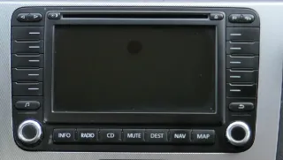 VW Passat 3C Golf Navi Navigationssystem 1K0035198B RNS MFD DVD  mit Code - Bild 1