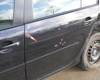 GEKNICKT Golf 5 V 1K Tür nur das Türblatt hinten links 4/5-Türer schwarz LC9Z - Bild 1