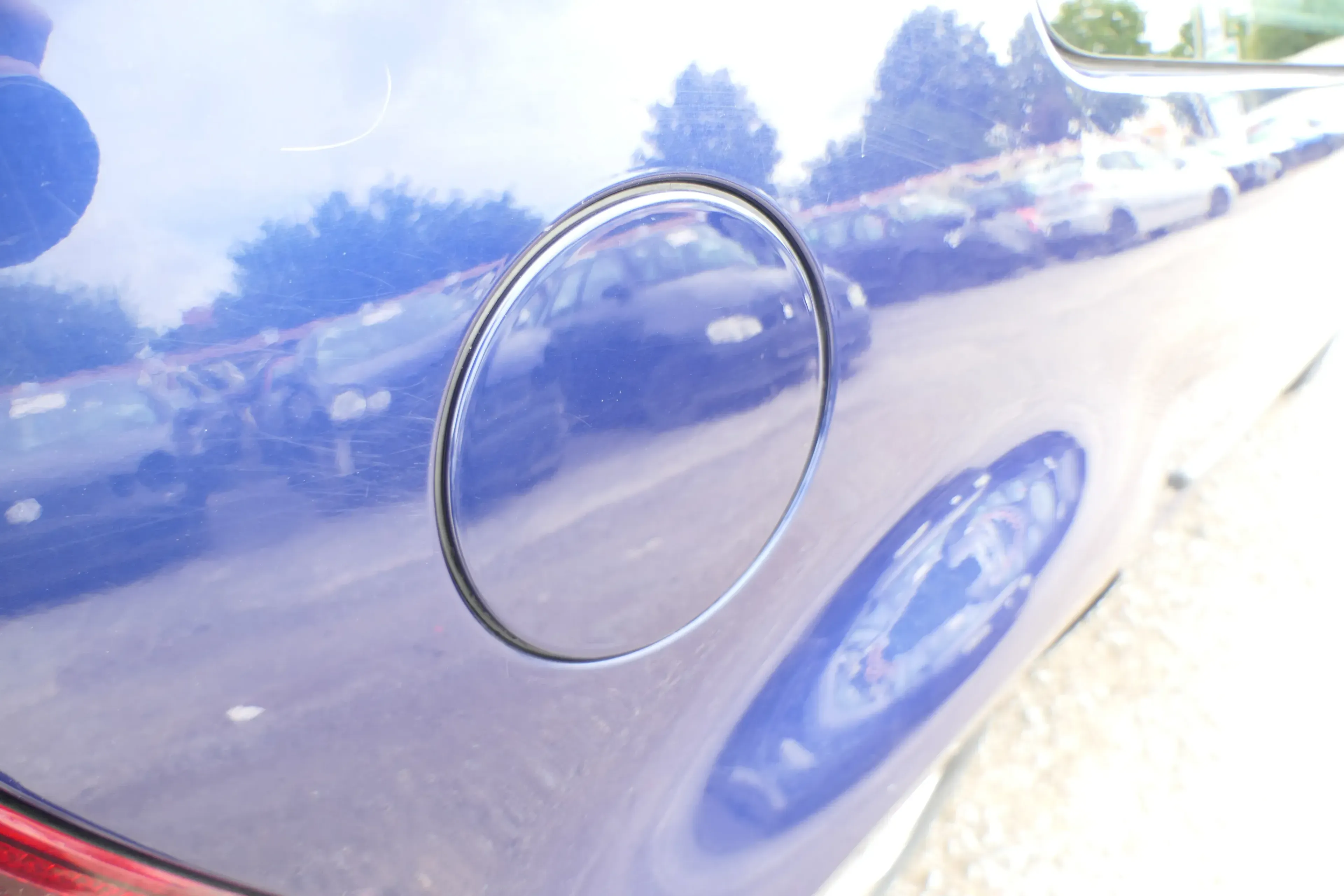 VW Golf 4 Limousine Tankdeckel Deckel Tank Tankverschluß blau LB5N - Bild 1