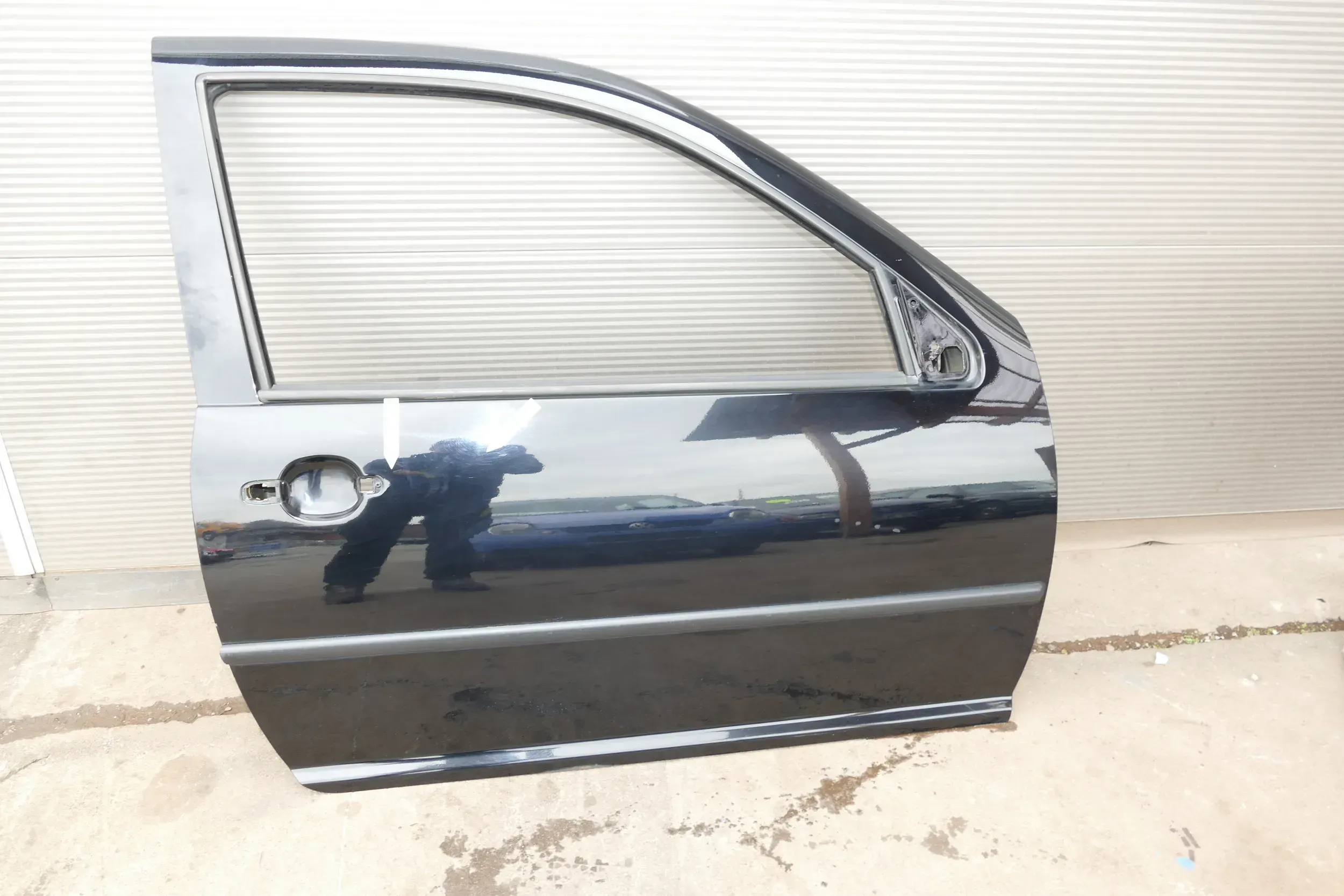 VW Golf 4 Tür vorne rechts Beifahrertür 3-Türer schwarz L041 (2-3 Dellen) - Bild 1
