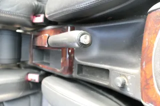 Audi A6 4B Handbremse Feststellbremse schwarz Leder Verkleidung Abdeckung - Bild 3