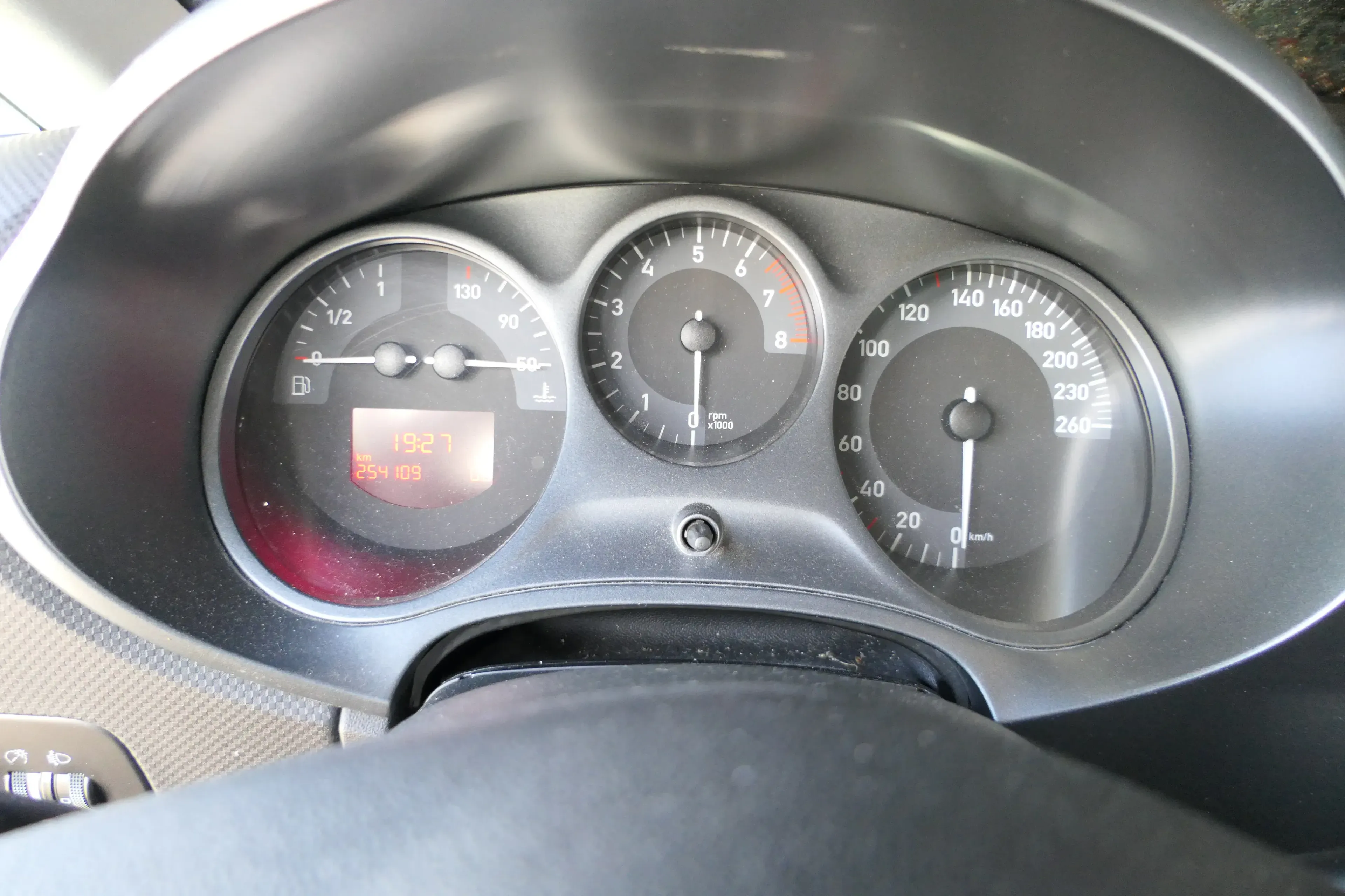 Seat Leon 1P Tacho Tachometer 1P0920825 254.000km FSI 2,0 BVY BLR BLY BVZ - Bild 1