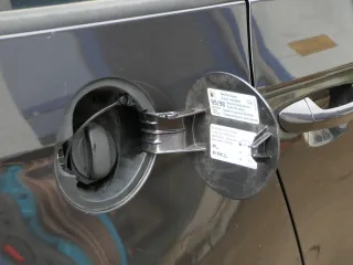 VW Passat 3C Kombi Tankdeckel Klappe Tankklappe Deckel Tank braun LC8Z - Bild 3