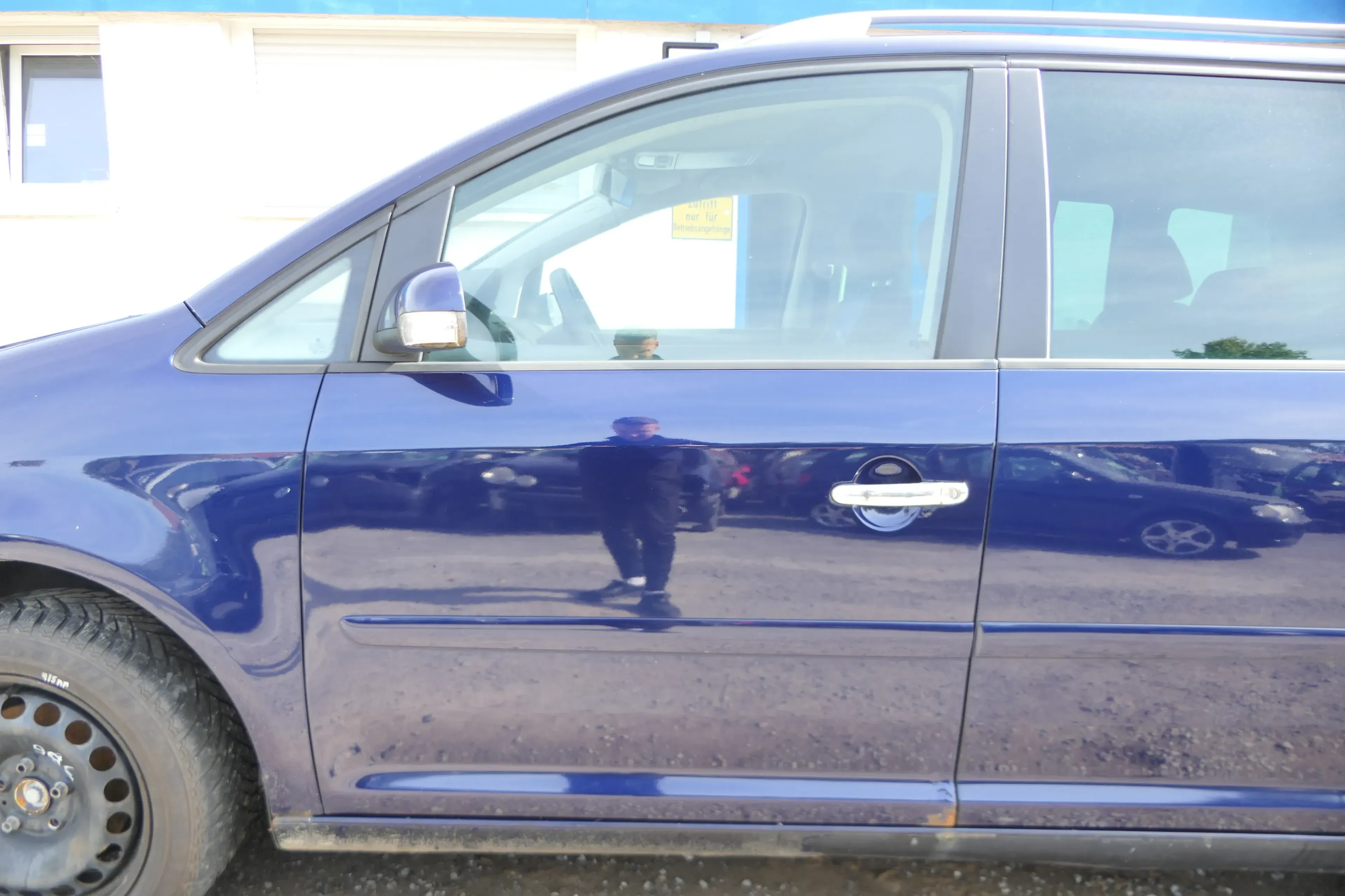 VW Touran 1T 1T3 Tür vorne links Fahrertür blau LB5N -OHNE Anbauteile    ROST - Bild 1