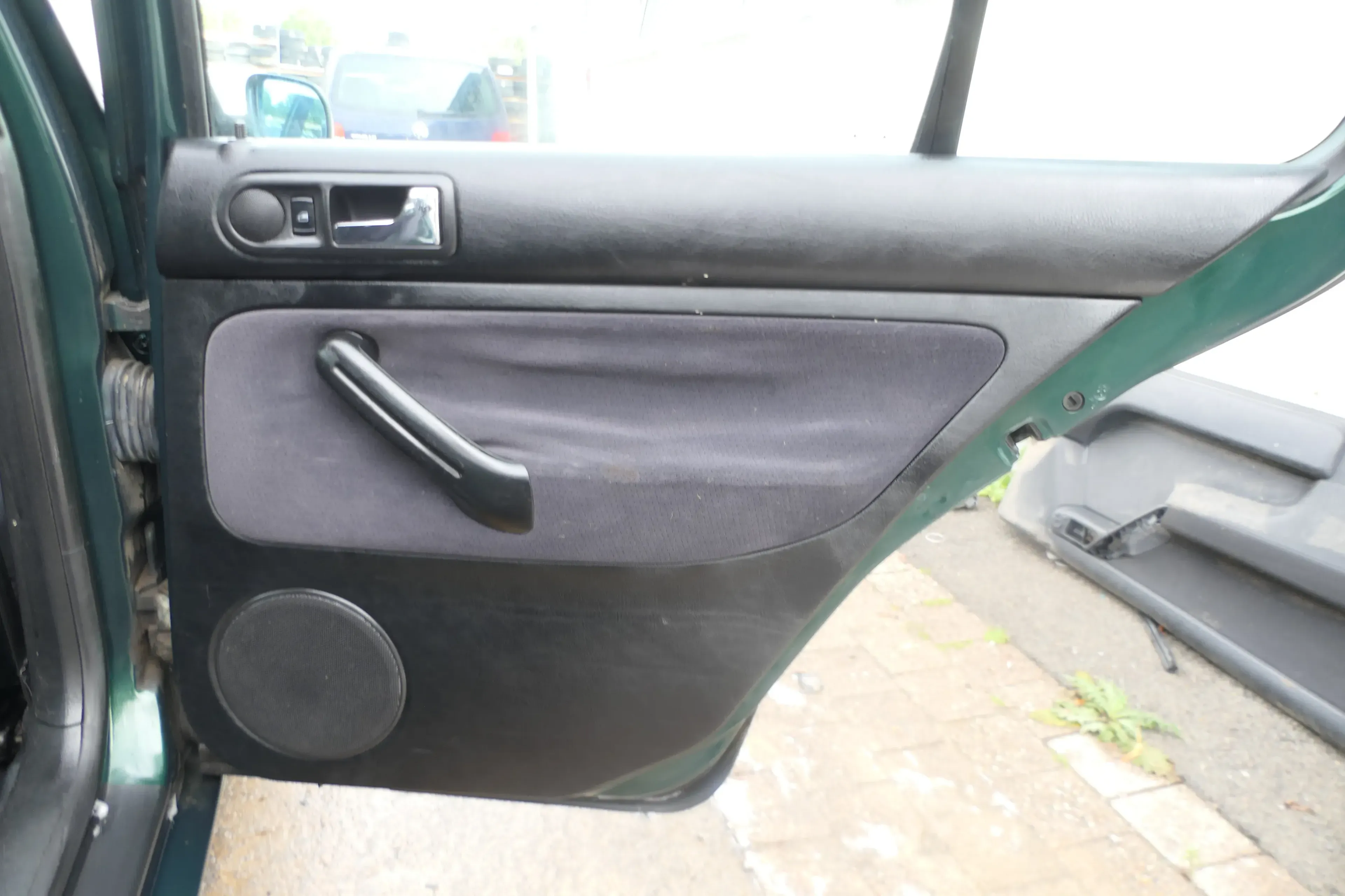 1x VW Golf 4 1J Limousine Türverkleidung Verkleidung Tür hinten rechts schwarz - Bild 1
