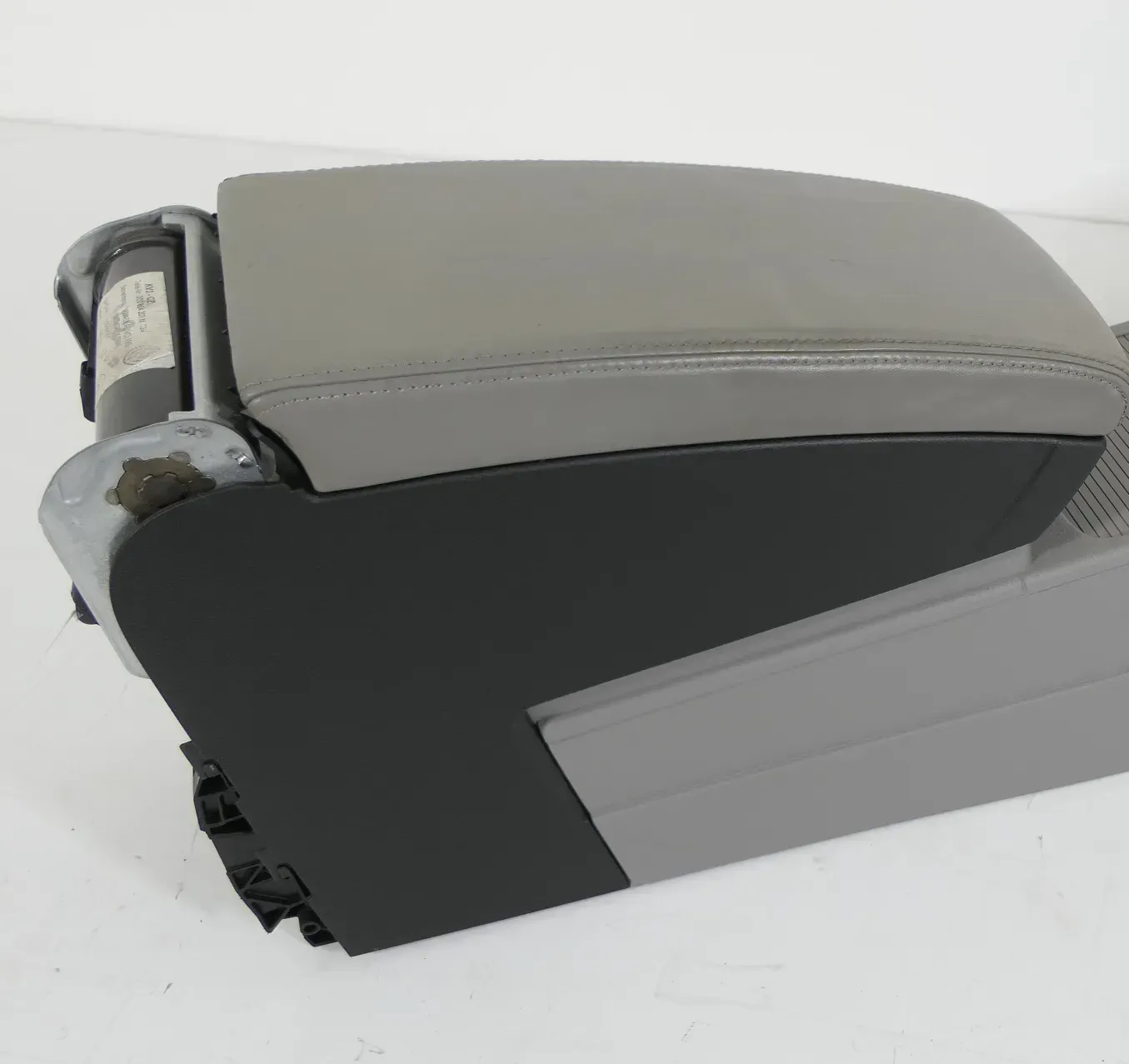 VW Passat 3C Mittelarmlehne Armlehne Fach Deckel Leder grau 3C0864207M - Bild 1