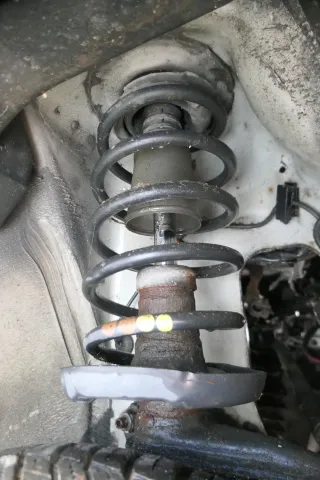 Audi 80 Stoßdämpfer vorne rechts Federbein 8A0412034 Aufnahme Halter Dämpfer - Bild 5