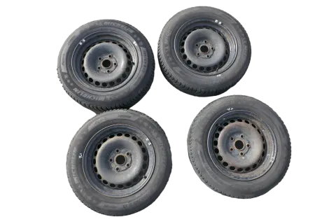 4x Audi A4 8E B6 195/65 R15 91T Winterreifen M+S Reifen 6,5jx15 ET3 ca.7mm