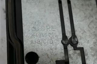 VW T3 Lampenträger Rücklicht hinten rechts Rückleuchte Heckleuchte 251945258 - Bild 4