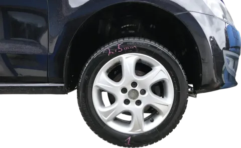 4x VW Polo 6R 15 Zoll Alufelgen Felgen KBA 47732 Winterreifen Reifen 2,5-6mm M&S