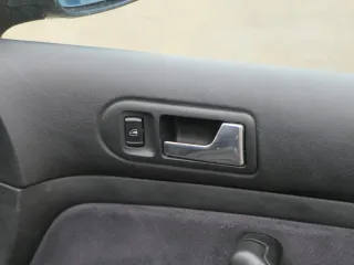 VW Golf 4 2/3-Türer Türverkleidung Verkleidung Tür vorne rechts schwarz Griff - Bild 4
