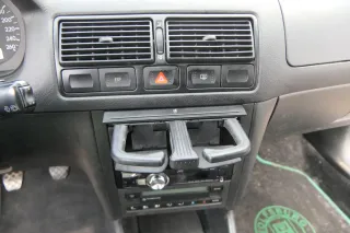 VW Golf 4 Bora Becherhalter Getränkehalter Dosenhalter Halter Getränke Dosen - Bild 2