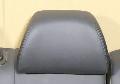 VW Passat 3B 3BG Kopfstütze Sitz Sitze hinten in der Mitte schwarz Leder LAGE - Bild 1