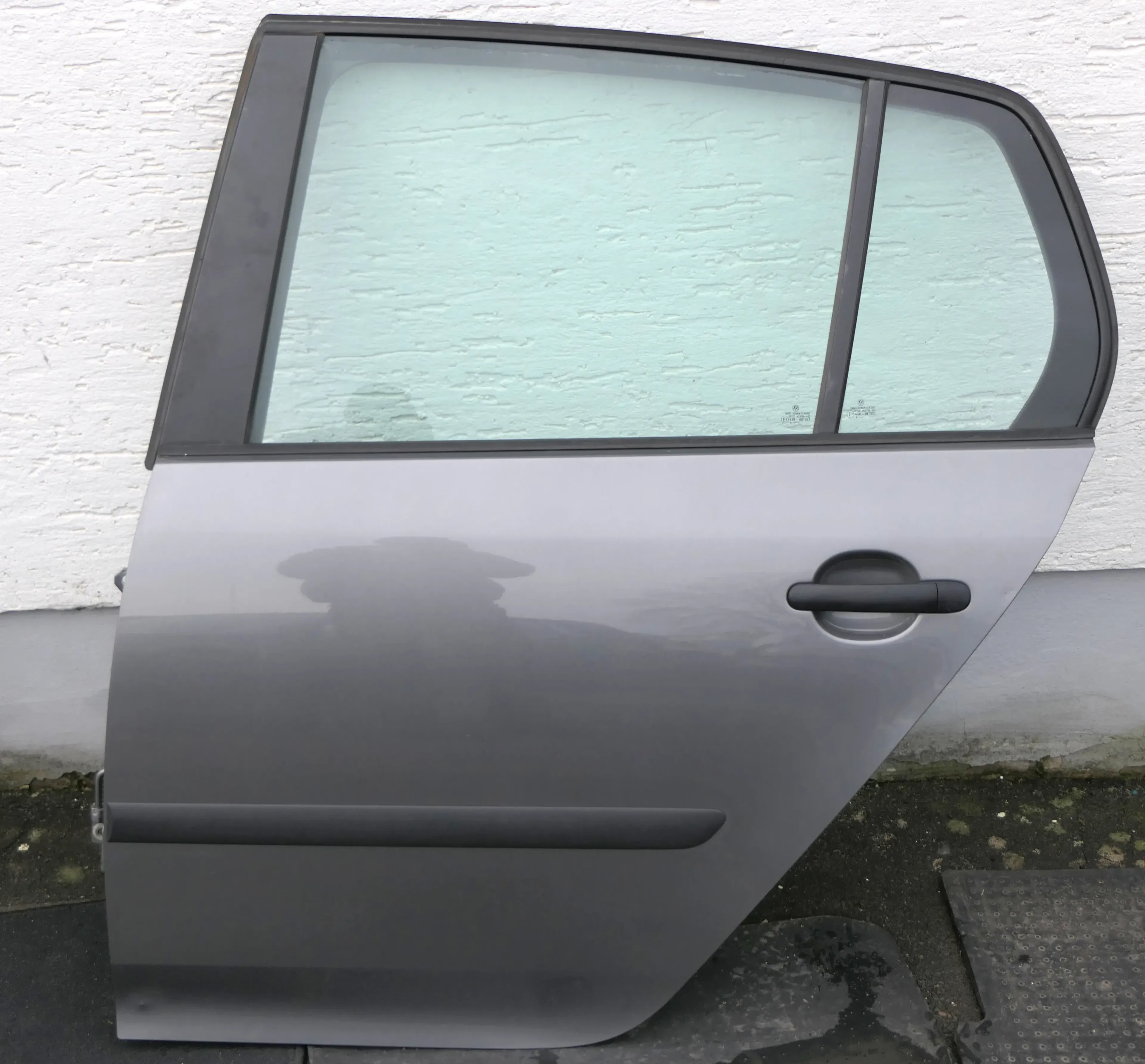 VW Golf 5 V 1K Tür Türblatt hinten links 4/5-Türer grau LA7T mit Scheibe - Bild 1