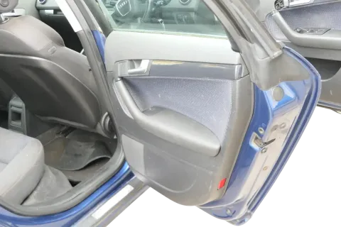 1x Audi A3 8P Türverkleidung Verkleidung Tür hinten rechts 4/5-Türer schwarz