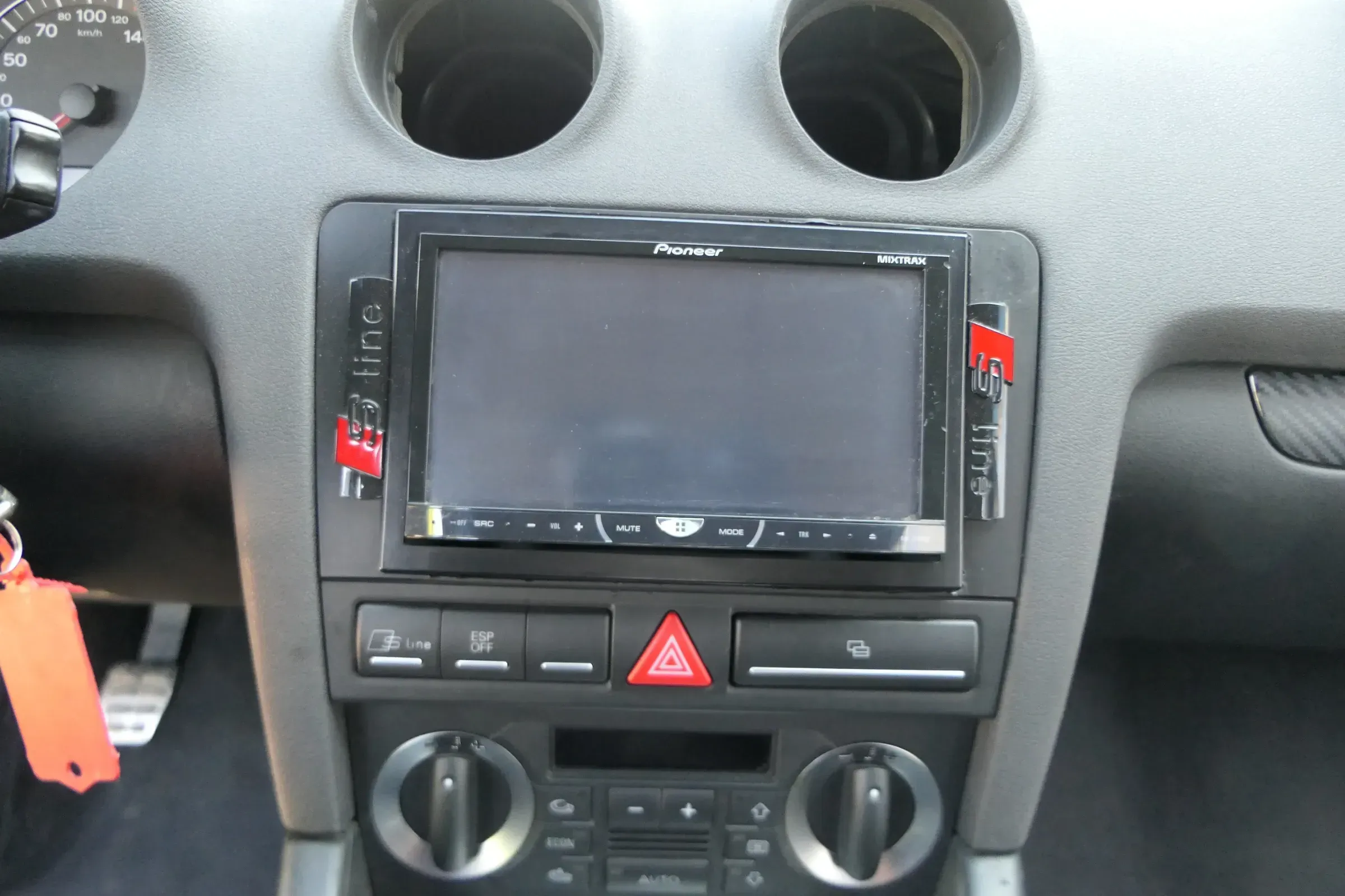 Audi A3 8P Radio Doppel 2 Din Pioneer Mixtrax AVH-X5500BT Bluetooth - Bild 1