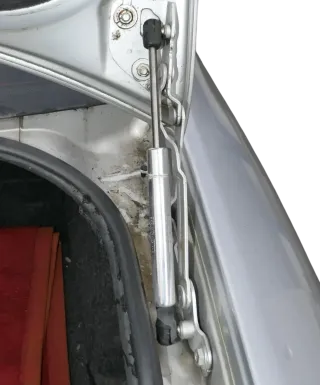 Skoda Superb 3U Dämpfer Heckklappe hinten rechts Scharnier silber LF7T - Bild 1