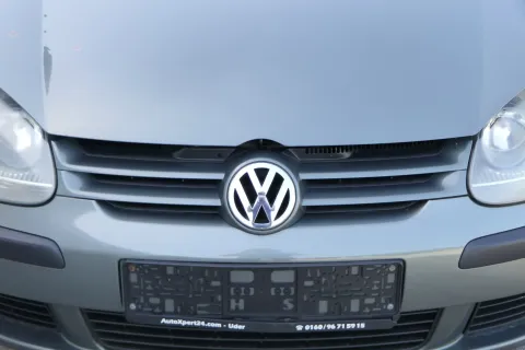 VW Golf 5 Grill Kühlergrill VW Zeichen Logo grau grün LA6Q Emblem