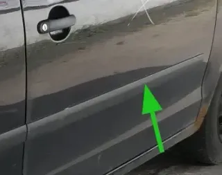 VW Polo 9N 9N3 Leiste Zierleiste Seite vorne rechts an Tür schwarz 2/3-Türer - Bild 1