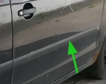 VW Polo 9N 9N3 Leiste Zierleiste Seite vorne rechts an Tür schwarz 2/3-Türer - Bild 1