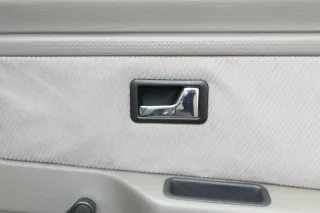 Audi 80 Türverkleidung Verkleidung Tür hinten rechts Griff Türgriff Öffner grau - Bild 4